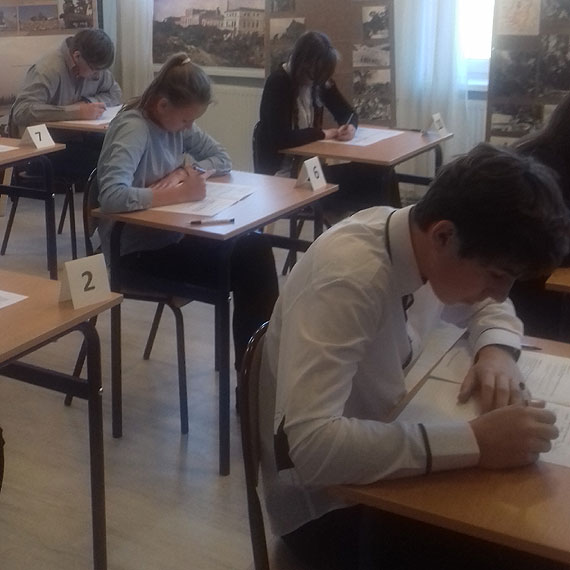 Uczniowie z Dziwnowa sprawdzali swoj wiedz. Testy prbne z historii i WOS-u!