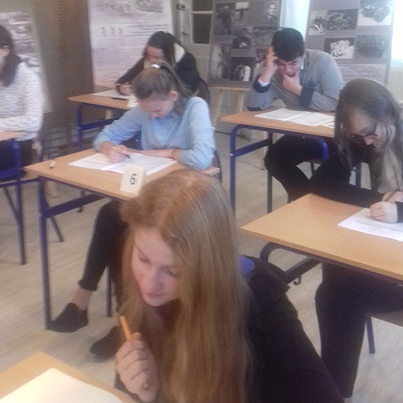 Uczniowie z Dziwnowa sprawdzali swoj wiedz. Testy prbne z historii i WOS-u!