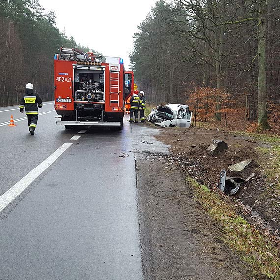 Wypadek na trasie Dargobdz - Midzyzdroje. W dacii pka opona! 