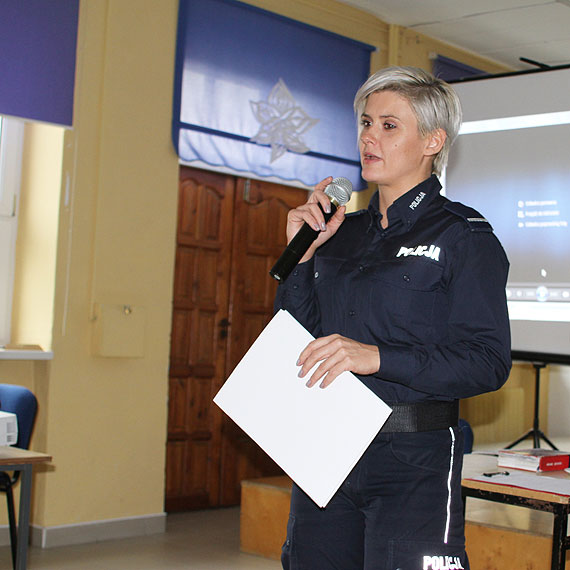 Modzie szkolna debatowaa o cyberprzemocy 