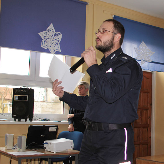 Modzie szkolna debatowaa o cyberprzemocy 