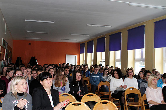 Modzie szkolna debatowaa o cyberprzemocy 