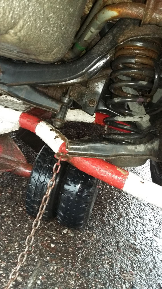 Czytelnik do wadz Kamienia Pomorskiego: Zza biurka dziur nie wida