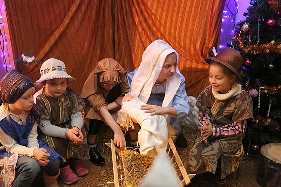 Magia �wi�t w Dobropolu - by�y jase�ka, wizyta Miko�aja, op�atek. Zobacz filmy!