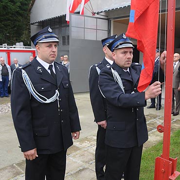 Wysoka Kamie�ska: Stra�acy maj� zmodernizowan� remiz� i samoch�d, a pi�karze nowe boisko