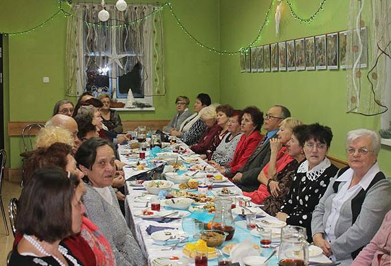 Gminna rada seniorów zorganizowała spotkanie opłatkowo-wigilijne!