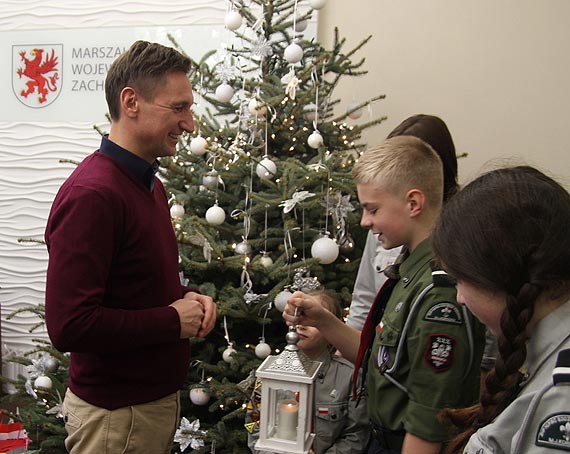 Betlejemskie Światło Pokoju w gabinecie marszałka