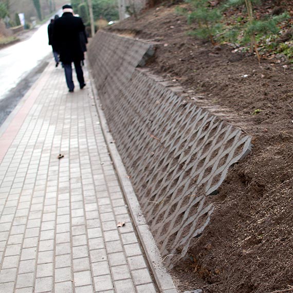 W prezencie witecznym od powiatu i gminy nowe chodniki w Mechowie i Upadych