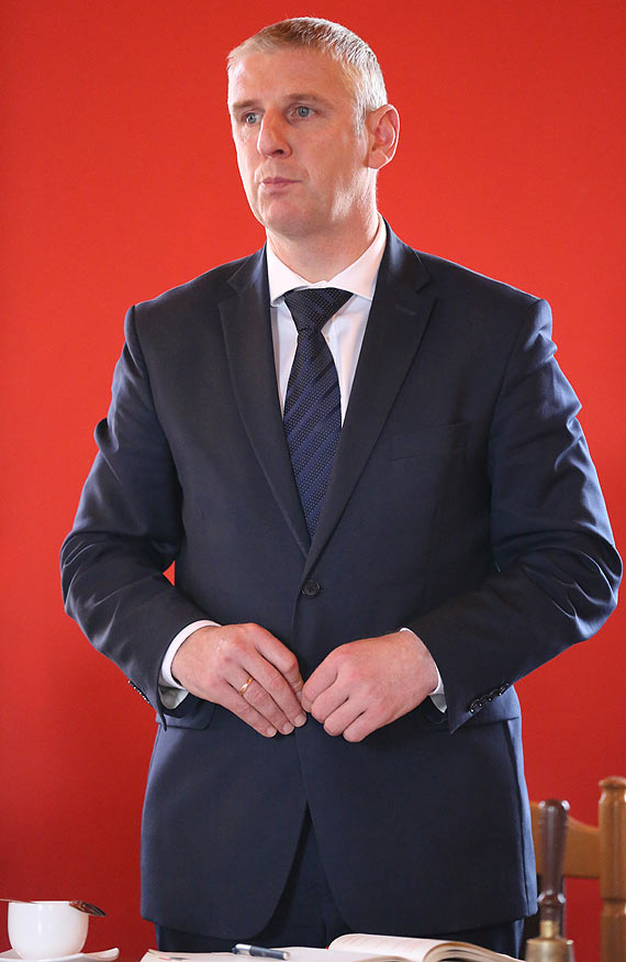 Kto zapłaci 25 tysięcy odszkodowania? – pyta radna burmistrza