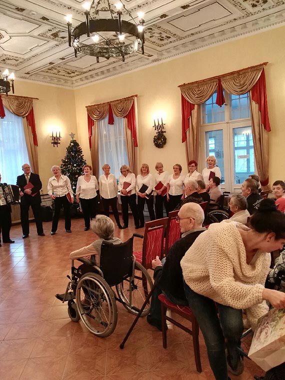 Śpiewanie kolęd w DPS Śniatowo