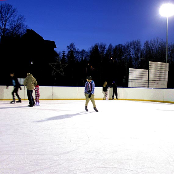 Miejski Orodek Sportu i Kultury w Dziwnowie zaprasza na lodowisko