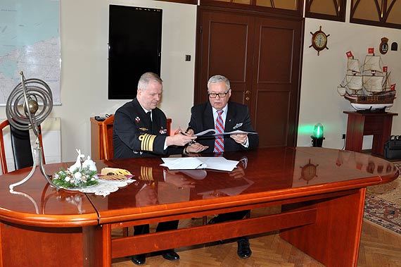 Dla bezpiecze�stwa polskich w�d s�u�by podpisa�y porozumienie o wsp�pracy