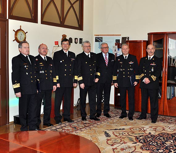 Dla bezpiecze�stwa polskich w�d s�u�by podpisa�y porozumienie o wsp�pracy