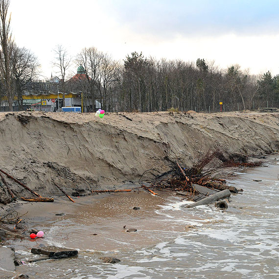 Czytelnik: Moe by jednak wrci do tego, e na wydmach nie budujemy?