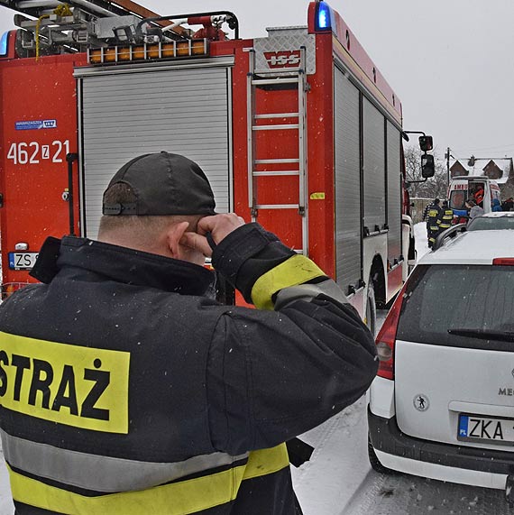 Ze warunki jazdy na zasypanych drogach. Walka o cenne sekundy by uratowa ycie