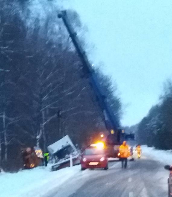 Kierowca: pugopiaskarka w rowie