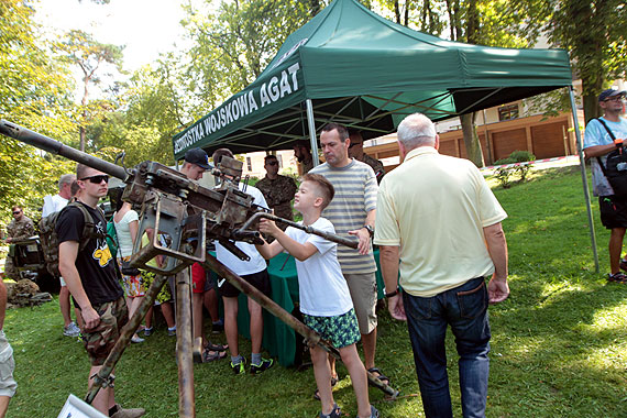 Minister obrony narodowej wyrazi zgod na skoki spadochronowe ze migowca w czasie VIII Festynu Komandosa w Dziwnowie 