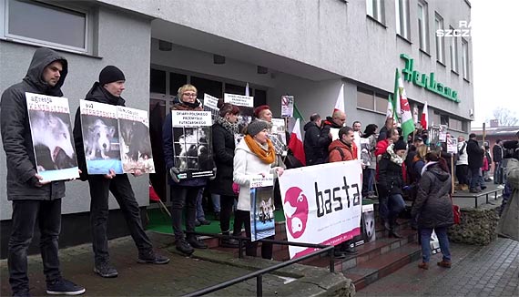 „Hodowcy do klatek” i „Nie dla fermy”. Protest w Golczewie