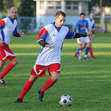 Gryf Kamie� Pomorski - Darzb�r Szczecinek 4:2 (0:1). Gryf znowu liderem!