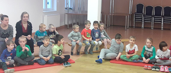 Policjanci odwiedzili kamieńskie przedszkole. O czym rozmawiali?