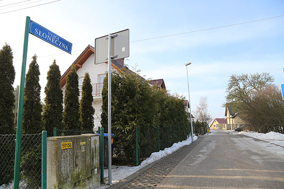 Ulica Soneczna w Lubinie z latarniami, ale bez arwek? Mieszkacy bezskutecznie interweniuj u urzdnikw 