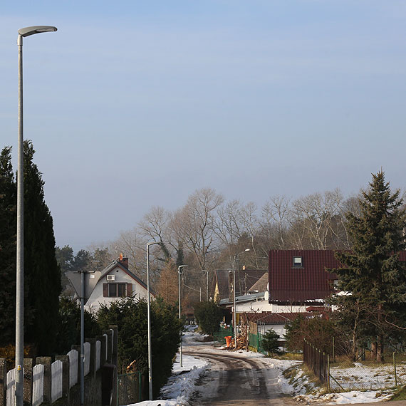 Ulica Soneczna w Lubinie z latarniami, ale bez arwek? Mieszkacy bezskutecznie interweniuj u urzdnikw 