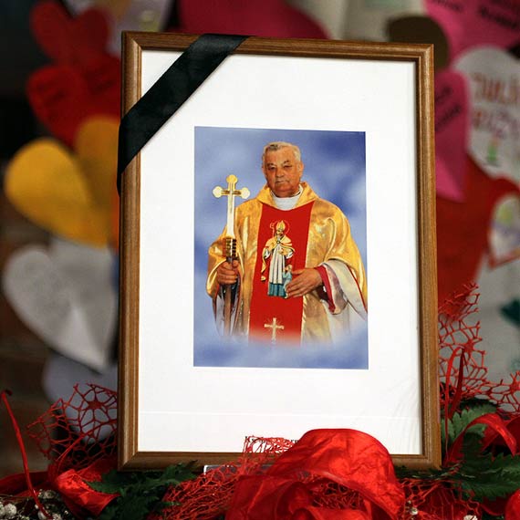 Stabat Mater otwiera koncert powicony zmaremu Ksidzu Praatowi