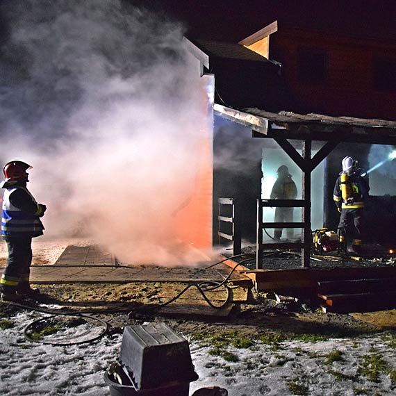 Poar domku na dziakach. Poparzony mczyzna przebywa w szpitalu
