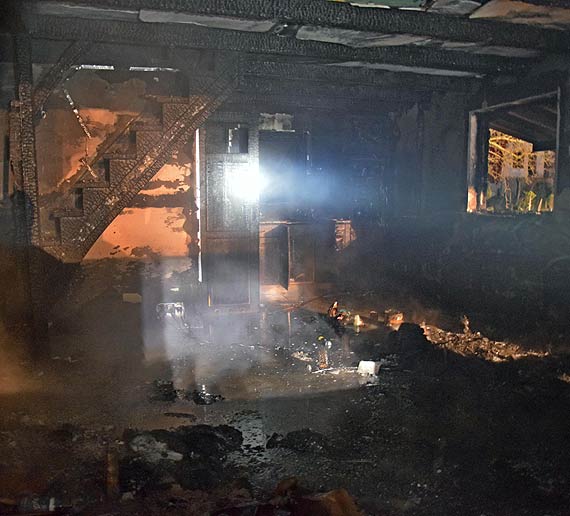 Pożar domku na działkach. Poparzony mężczyzna przebywa w szpitalu