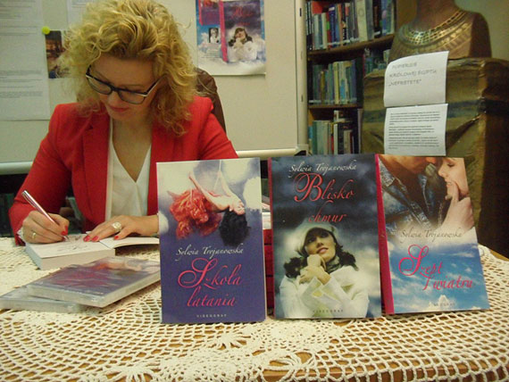Spotkanie autorskie z Sylwi Trojanowsk w dziwnowskiej bibliotece