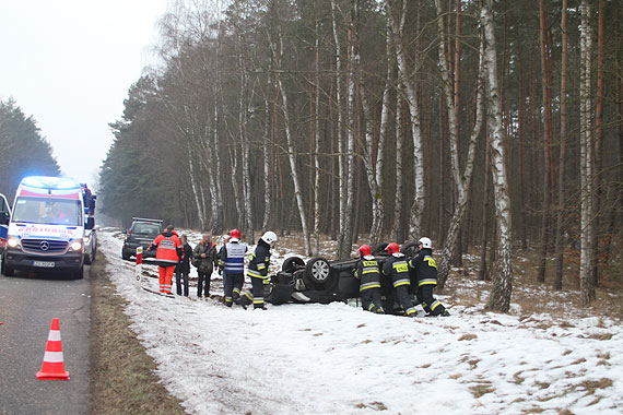 Citroen dachowa na drodze wojewdzkiej 103 pod miejscowoci Jatki
