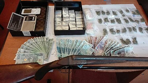 Areszt za posiadanie narkotyków i broni palnej