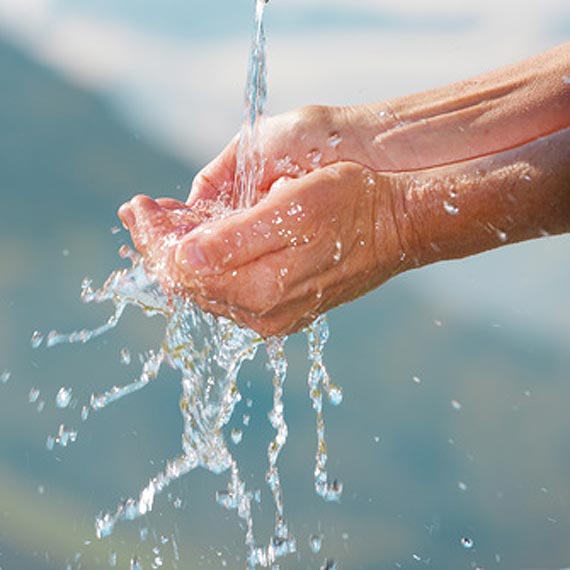 Prezes midzyzdrojskiego ZwiK-u uspokoja: Woda dostarczana do odbiorcw spenia wszelkie wymogi sanitarne