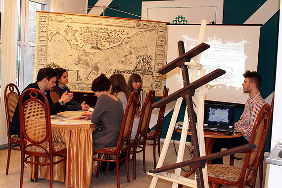 Niezwyka lekcja historii Pomorza Zachodniego w Zespole Szk Spoecznych  w Dziwnowie