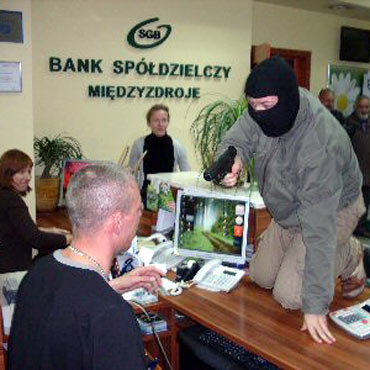Mi�dzyzdroje: Rozmawiali o bezpiecze�stwie w bankach