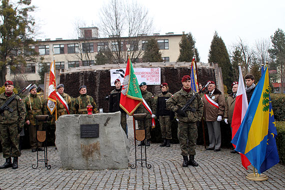 Delegacja Stowarzyszenia byłych żołnierzy 1. bszt na uroczystościach w Dębowcu