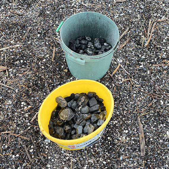 To nie art! Midzyzdrojanie zbieraj wgiel na winoujskiej play!