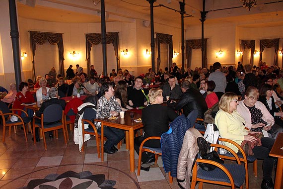 Midzynarodowy Dom Kultury: kwiaty dla wszystkich pa z okazji Dnia Kobiet!