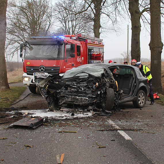 Dramatyczna walka o ycie kierowcy trwaa kilkadziesit minut