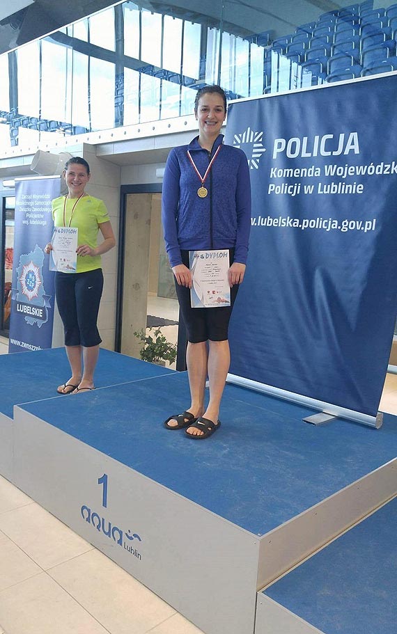 Policjantka z Polic najlepsz� zawodniczk� mistrzostw w p�ywaniu
