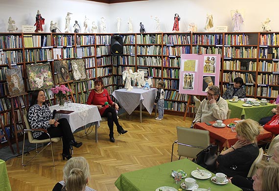 „Kobiety o kobietach” – wernisaż rzeźb i obrazów Krystyny Marzec oraz prelekcja Moniki Kunkel-Ratajczak