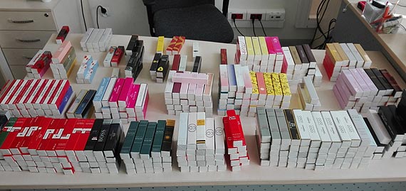 Handlowa� podrobionymi perfumami