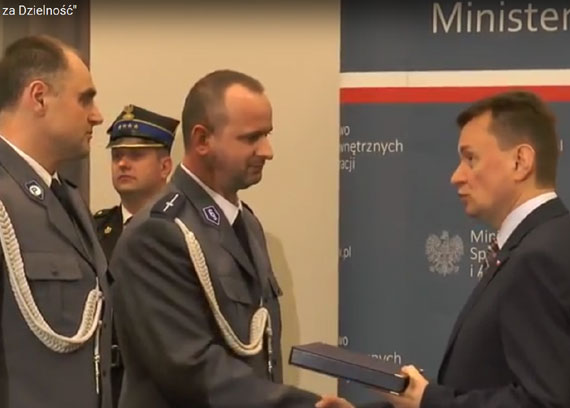 To oni uratowali 12- letnią Amelię z rąk porywaczy! Zostali nagrodzeni przez szefa MSWiA