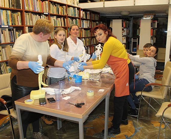 Warsztaty tworzenia rzeb metod utwardzania tkanin