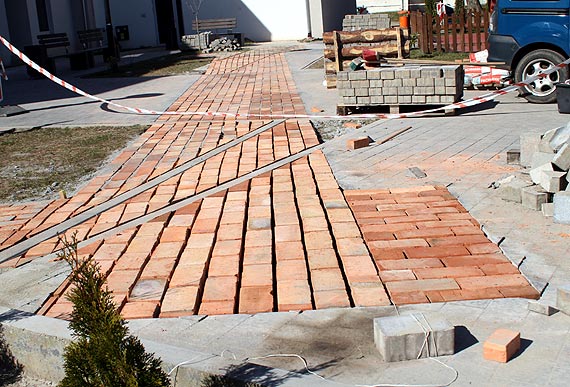 Powstay zarysy murw kocioa na Kwartale Dominikaskim