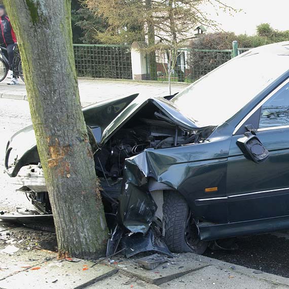 Kierowca, ktry wyldowa na drzewie w Midzyzdrojach by pijany! 