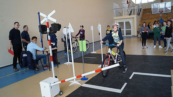 Uczniowie szk z powiatu kamieskiego rywalizowali w konkursie o ruchu drogowym 