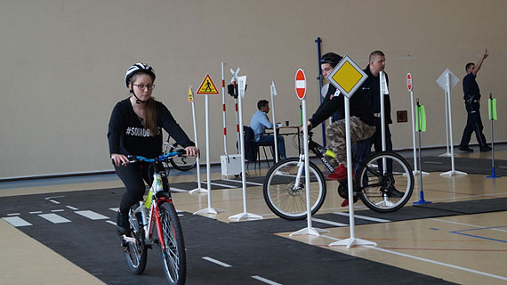 Uczniowie szk z powiatu kamieskiego rywalizowali w konkursie o ruchu drogowym 