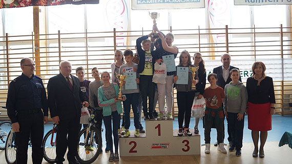 Uczniowie szk z powiatu kamieskiego rywalizowali w konkursie o ruchu drogowym 