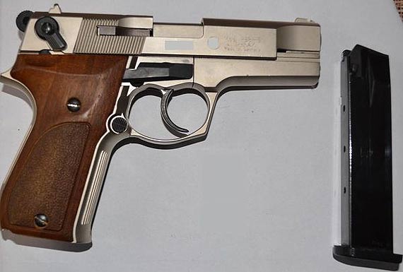 Policjanci z Rewala zatrzymali dilera narkotyk�w